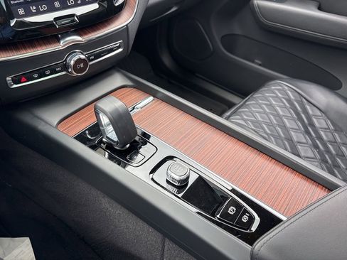 Used 2024 Volvo XC60 B5 Plus w/ Protection Package Premier image 19