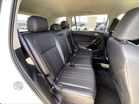 Used 2024 Volkswagen Tiguan SE AWD/4WD image 15