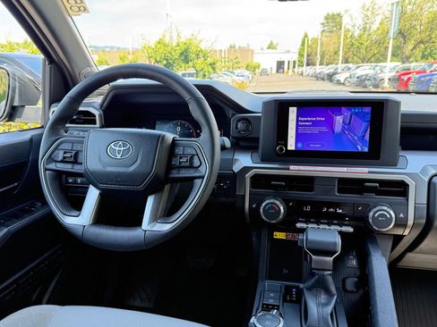 Certified 2025 Toyota Tacoma SR5 AWD/4WD image 27