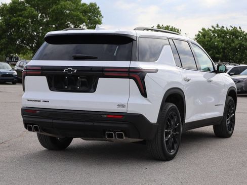 Used 2025 Chevrolet Traverse LT w/ Midnight/Sport Edition AWD/4WD image 9