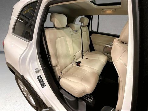 Used 2023 Mercedes-Benz GLB 250 4MATIC image 25