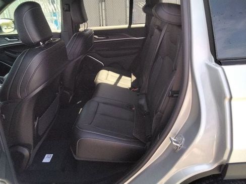 New 2026 Jeep Grand Cherokee Limited AWD/4WD image 10