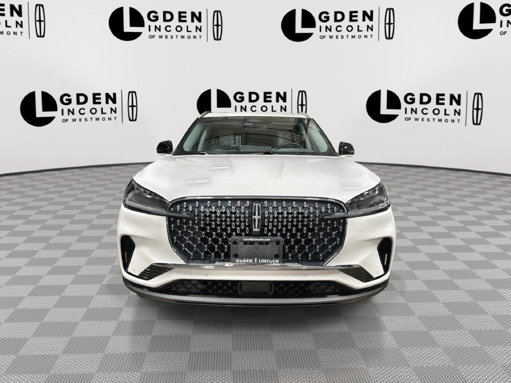 Used 2025 Lincoln Aviator AWD image 3