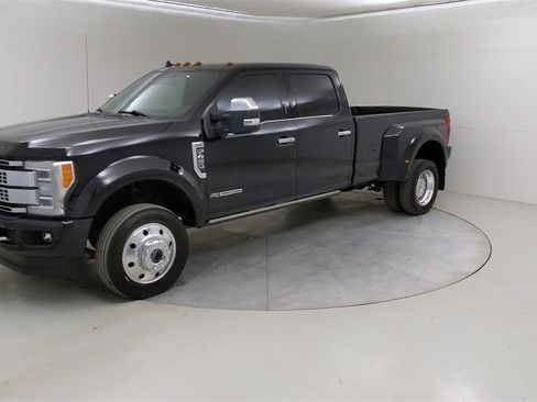 Certified 2019 Ford F450 Platinum w/ Platinum Ultimate Package image 22