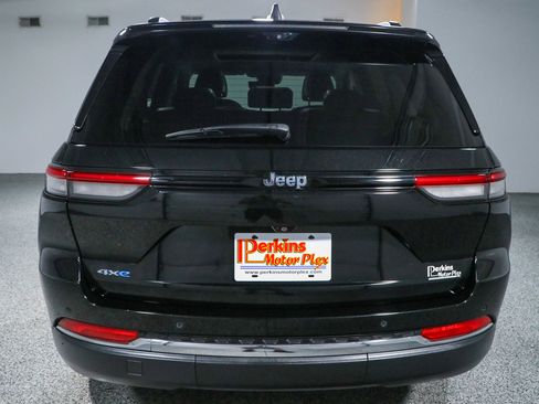 Used 2022 Jeep Grand Cherokee Limited 4xe w/ Luxury Tech Group II AWD/4WD image 8