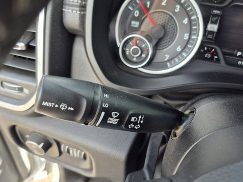 Used 2024 RAM 1500 Laramie AWD/4WD image 33