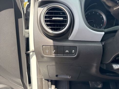 Used 2020 Hyundai Kona SEL Plus image 11