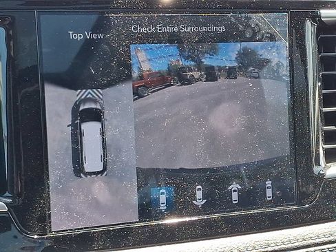 Used 2019 Chrysler Pacifica Limited w/ Tire & Wheel Group FWD image 21