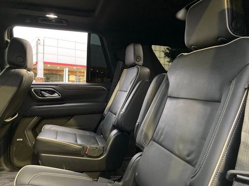 Used 2021 Chevrolet Tahoe Premier w/ Premium Package AWD/4WD image 11
