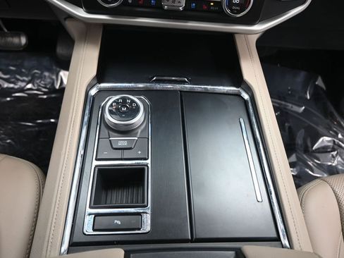 Used 2022 Ford Expedition XLT image 17