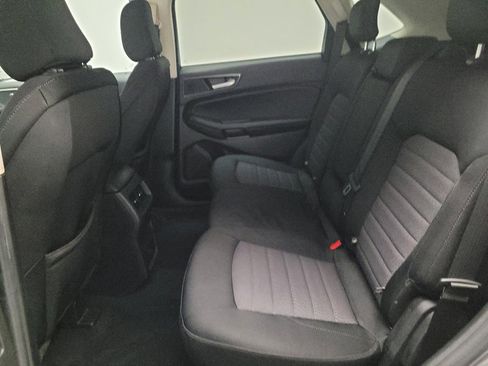 Used 2021 Ford Edge SE image 18