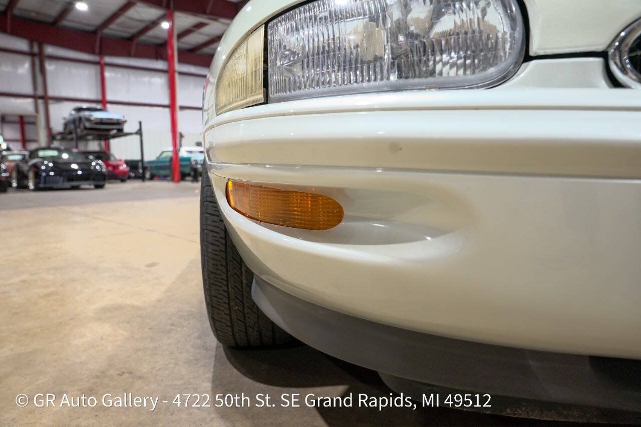 Used 1998 Buick Riviera Supercharged Coupe FWD image 37