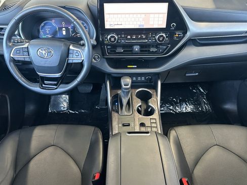 Used 2023 Toyota Highlander Limited AWD/4WD image 12