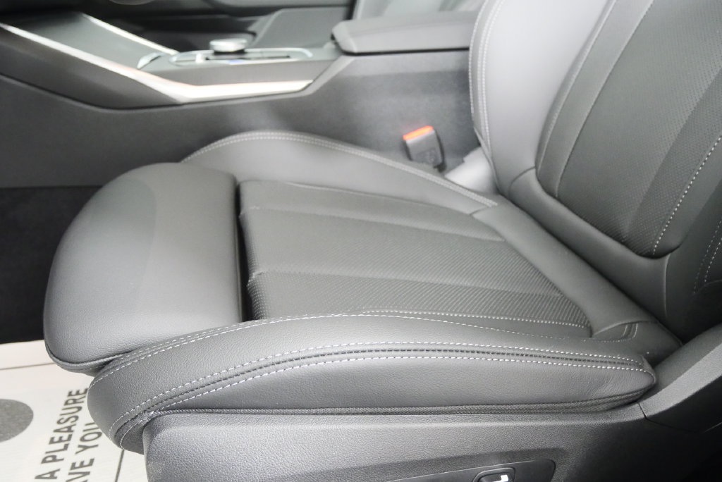 Used 2026 BMW i4 eDrive40 w/ Premium Package RWD image 10