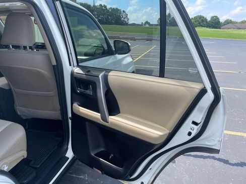 Used 2022 Toyota 4Runner SR5 Premium w/ Moonroof Package AWD/4WD image 59