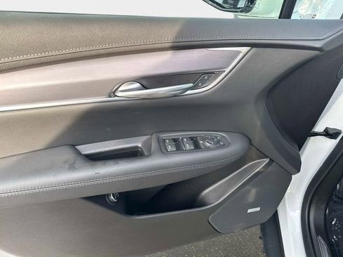 New 2025 Cadillac XT5 Luxury w/ LPO, Floor Liner Package AWD/4WD image 15