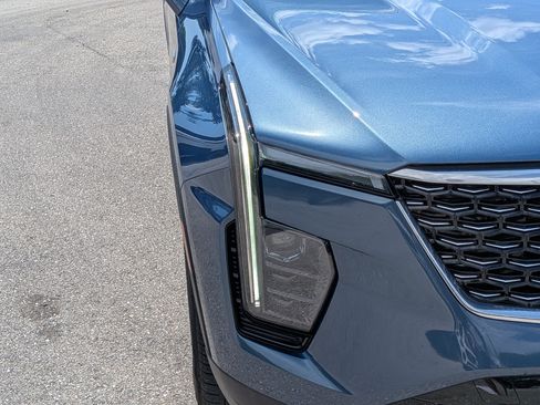 Used 2025 Cadillac XT4 Premium Luxury FWD image 10