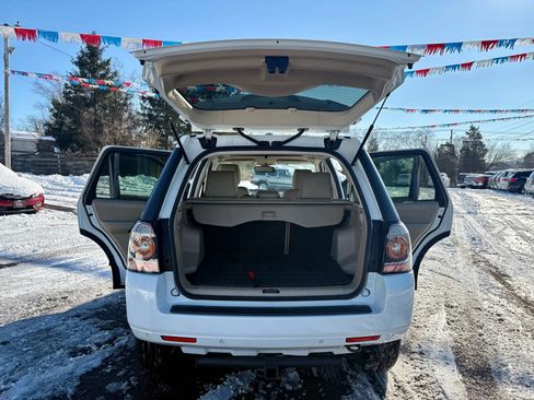 Used 2015 Land Rover LR2 image 21