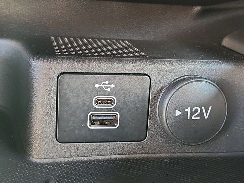 Used 2025 Ford Escape SE image 25