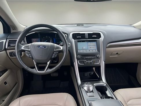 Used 2018 Ford Fusion SE w/ Equipment Group 602A FWD image 13
