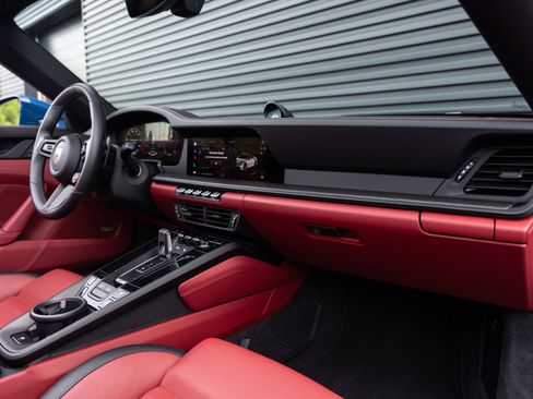 Certified 2025 Porsche 911 Targa 4 GTS AWD/4WD image 33