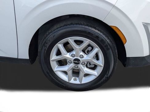 Used 2025 Kia Soul LX w/ LX Technology Package FWD image 10
