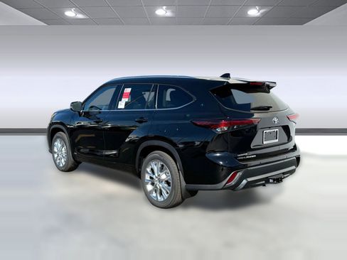 New 2026 Toyota Highlander Limited image 3