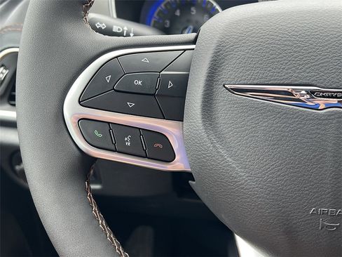 New 2026 Chrysler Pacifica Pinnacle image 13