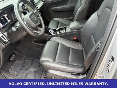 Certified 2025 Volvo XC40 B5 Plus AWD/4WD image 25