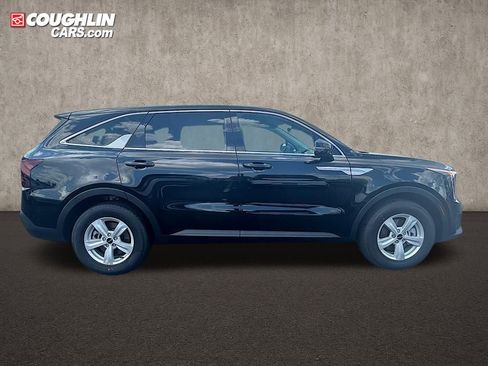 New 2025 Kia Sorento LX image 3