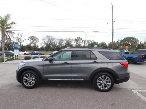 Certified 2022 Ford Explorer XLT w/ Equipment Group 202A image 5