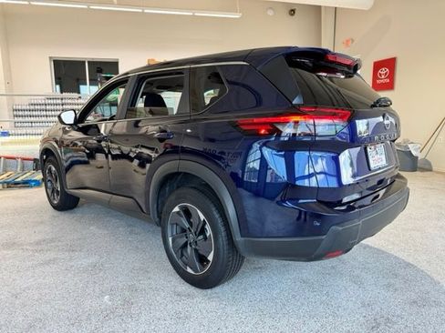 Used 2025 Nissan Rogue SV FWD image 15