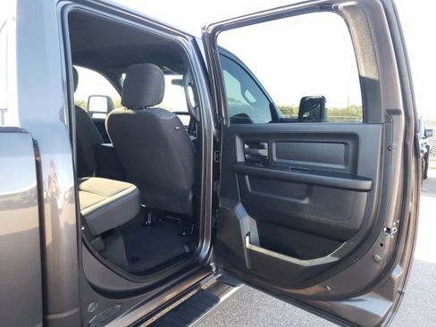 Used 2024 RAM 2500 Tradesman w/ Chrome Appearance Group image 15