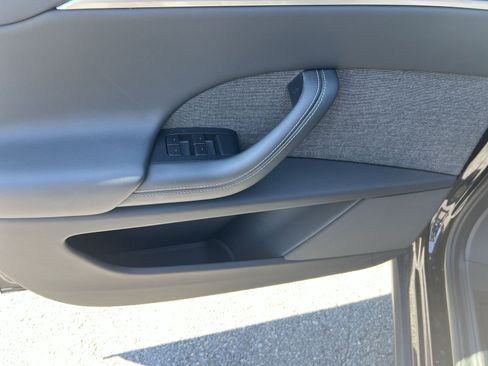 Used 2025 Tesla Model X AWD/4WD image 15