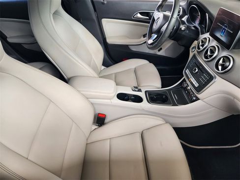 Used 2018 Mercedes-Benz CLA 250 image 16