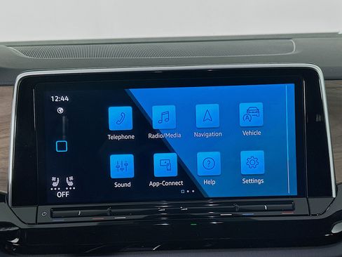 Used 2025 Volkswagen Atlas SE image 21