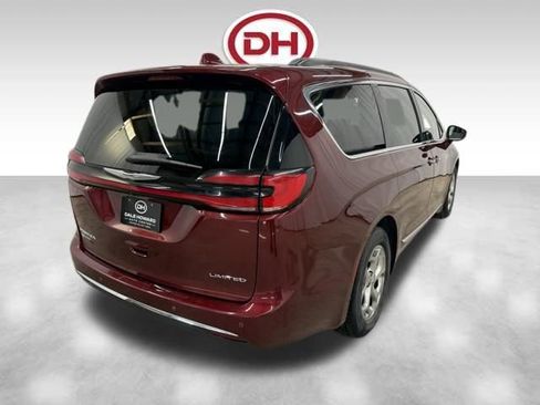 Used 2022 Chrysler Pacifica Limited image 14