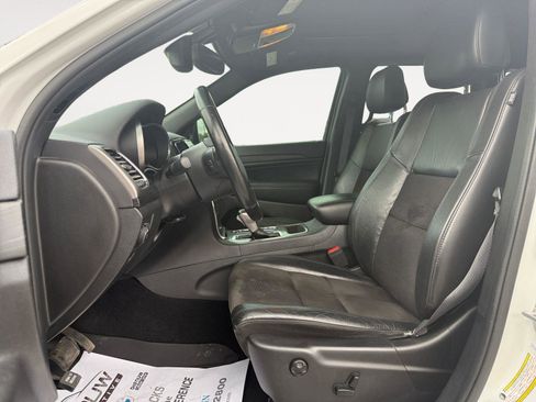 Used 2020 Jeep Grand Cherokee Altitude image 10