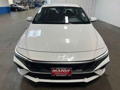 Used 2024 Hyundai Elantra SEL FWD image 8