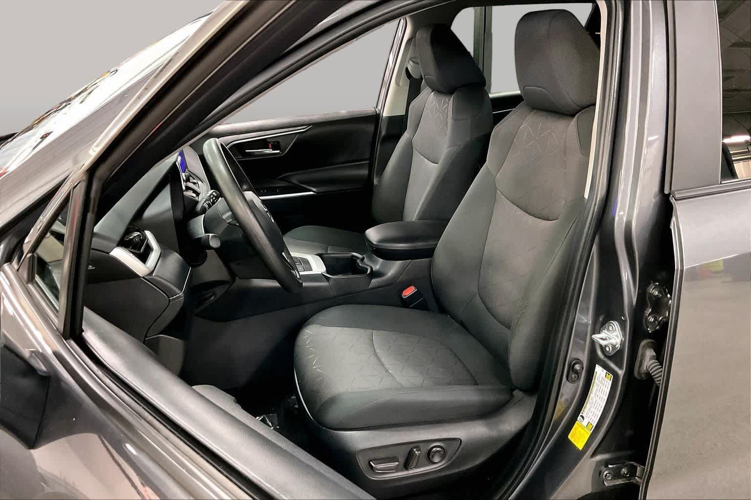 Used 2024 Toyota RAV4 XLE AWD/4WD image 8