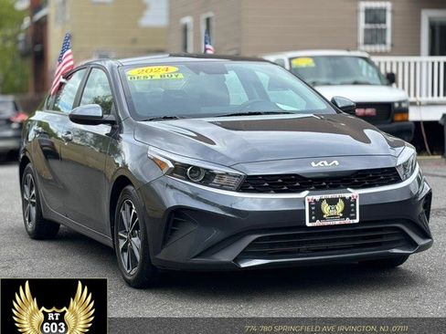 Used 2024 Kia Forte LXS FWD image 3