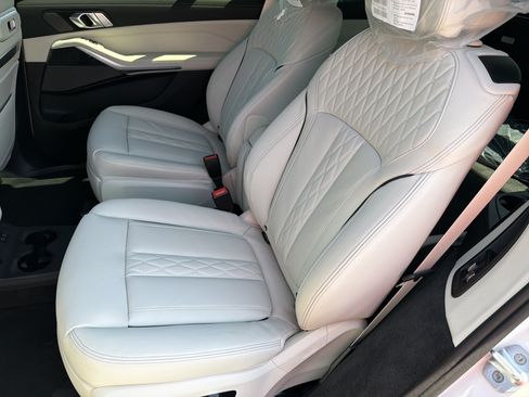 New 2027 BMW X7 xDrive40i w/ Executive Package AWD/4WD image 19