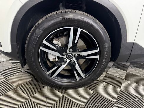 Used 2025 Volvo XC40 B5 Core image 13