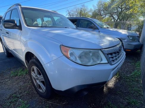 Used 2011 Subaru Forester 2.5X image 2