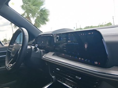 Used 2025 Chevrolet Tahoe Premier RWD image 11