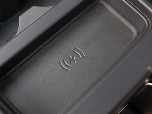 Used 2024 Land Rover Defender 130 V8 image 39