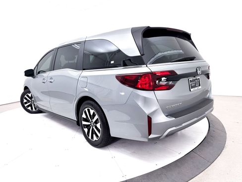 Used 2025 Honda Odyssey EX-L image 2