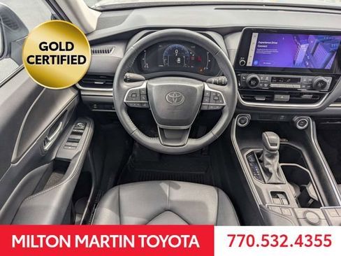 Used 2024 Toyota Grand Highlander FWD image 16