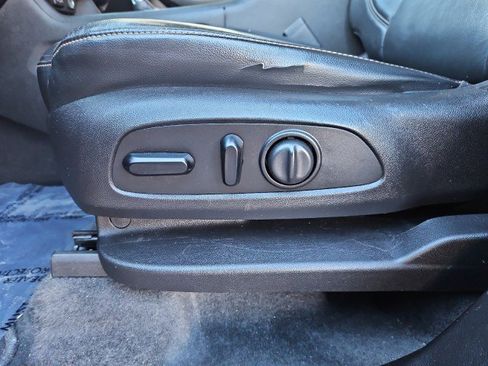 Used 2018 Chevrolet Traverse LT image 11