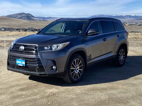 Used 2018 Toyota Highlander SE image 11